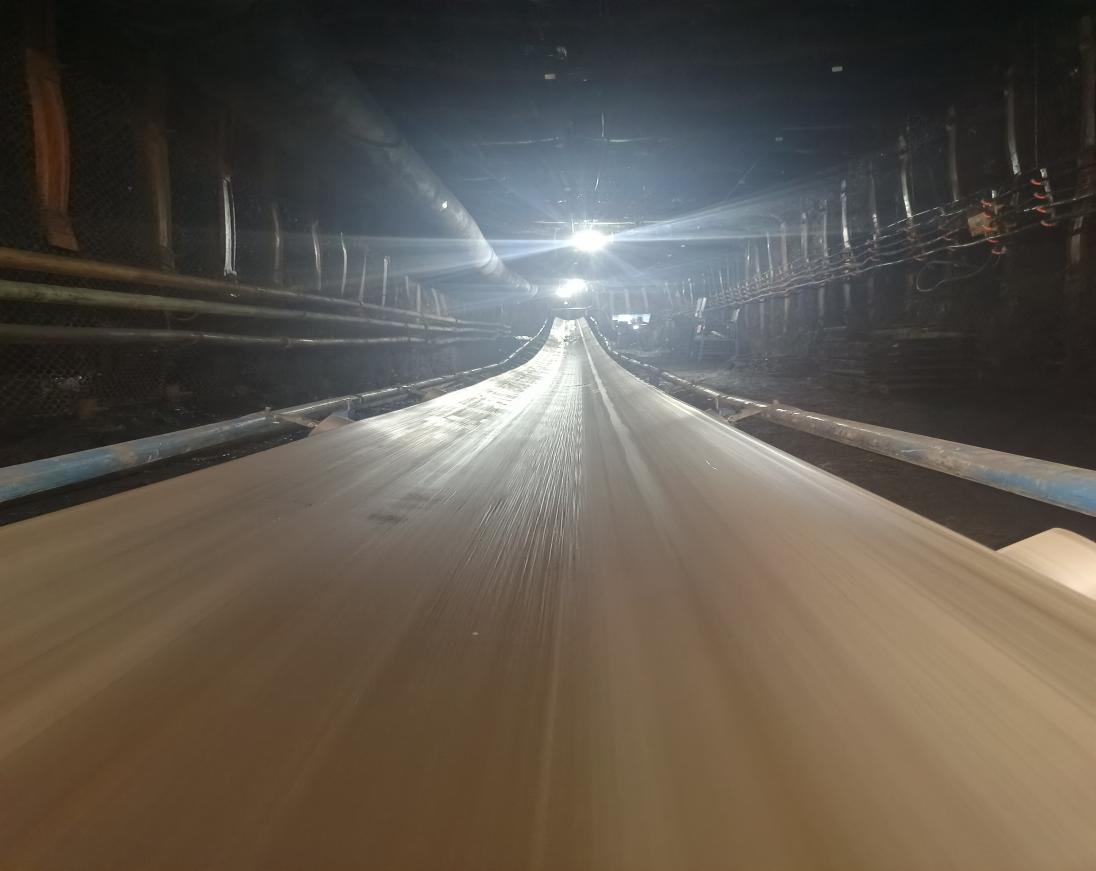 紅旗煤礦持續(xù)推進(jìn)運(yùn)輸系統(tǒng)優(yōu)化，全力助推礦井生產(chǎn)高效運(yùn)轉(zhuǎn)1