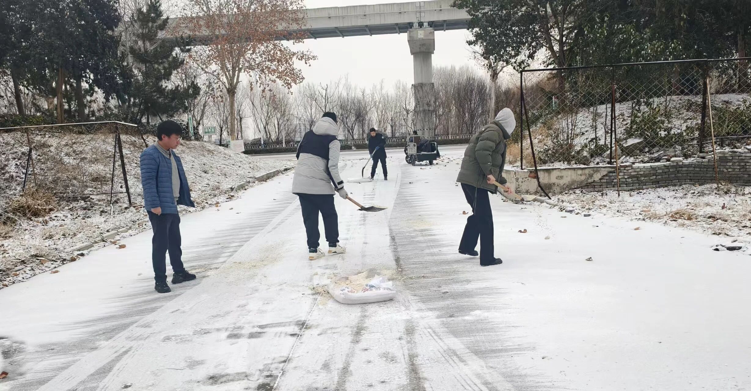 鹽暖寒冬路，鄒城鹽業(yè)全力保供除冰雪！1